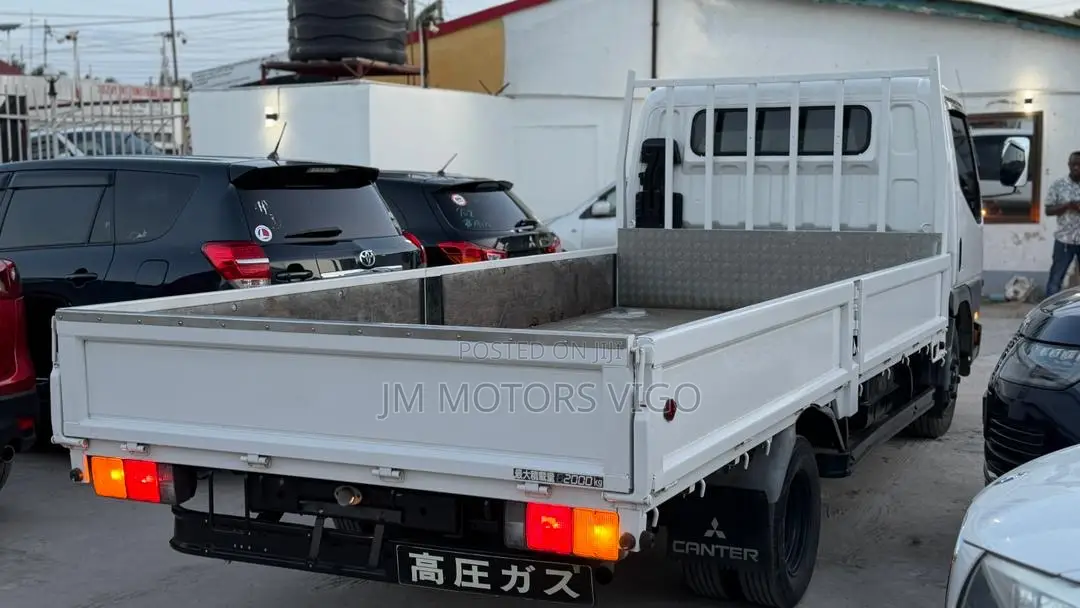 Mitsubishi Canter 1998 White