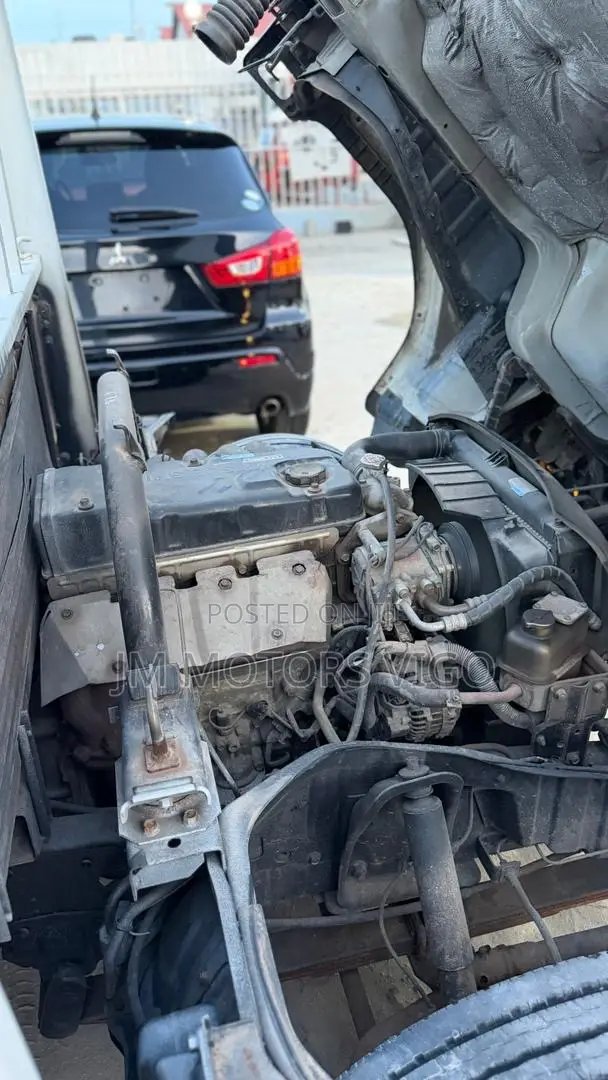 Mitsubishi Canter 1998 White