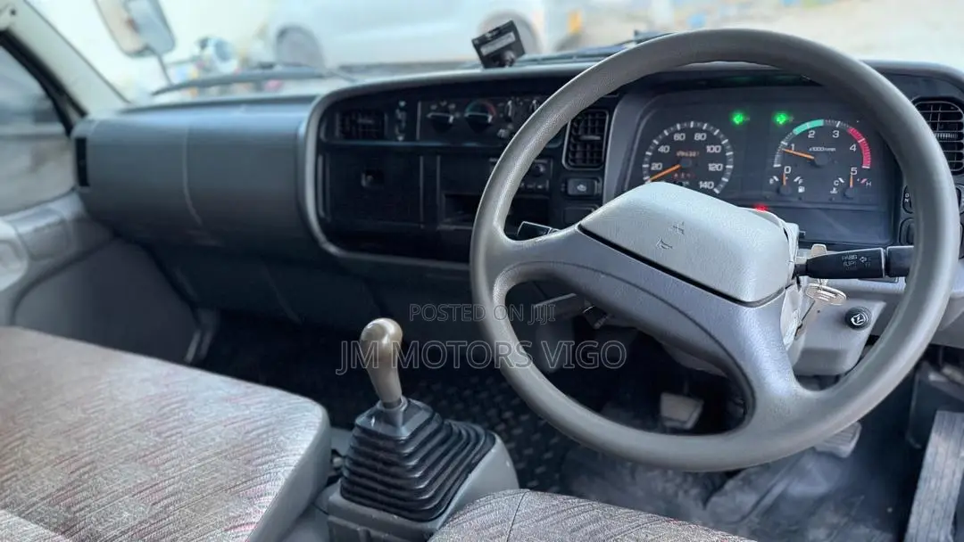 Mitsubishi Canter 1998 White
