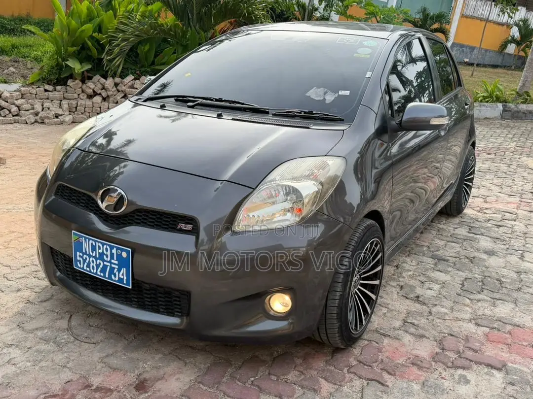Toyota Vitz 2009 Gray
