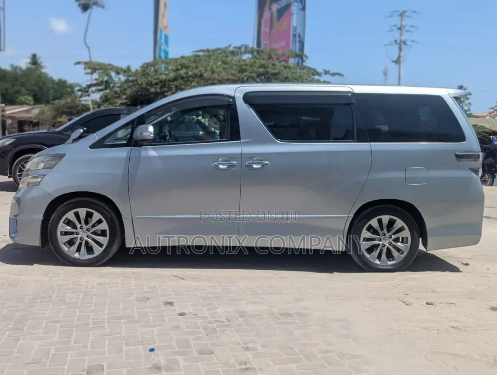 Toyota Vellfire 2008 Silver