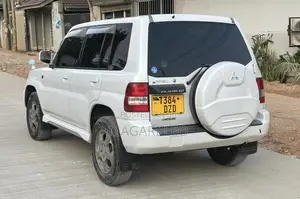 Mitsubishi Pajero 2005 White