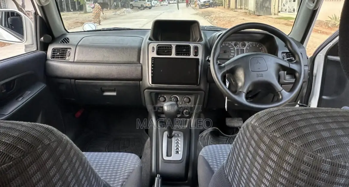 Mitsubishi Pajero 2005 White