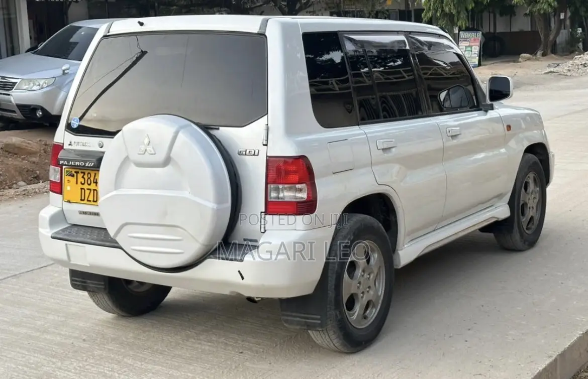 Mitsubishi Pajero 2005 White