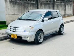 Toyota IST 2003 Silver