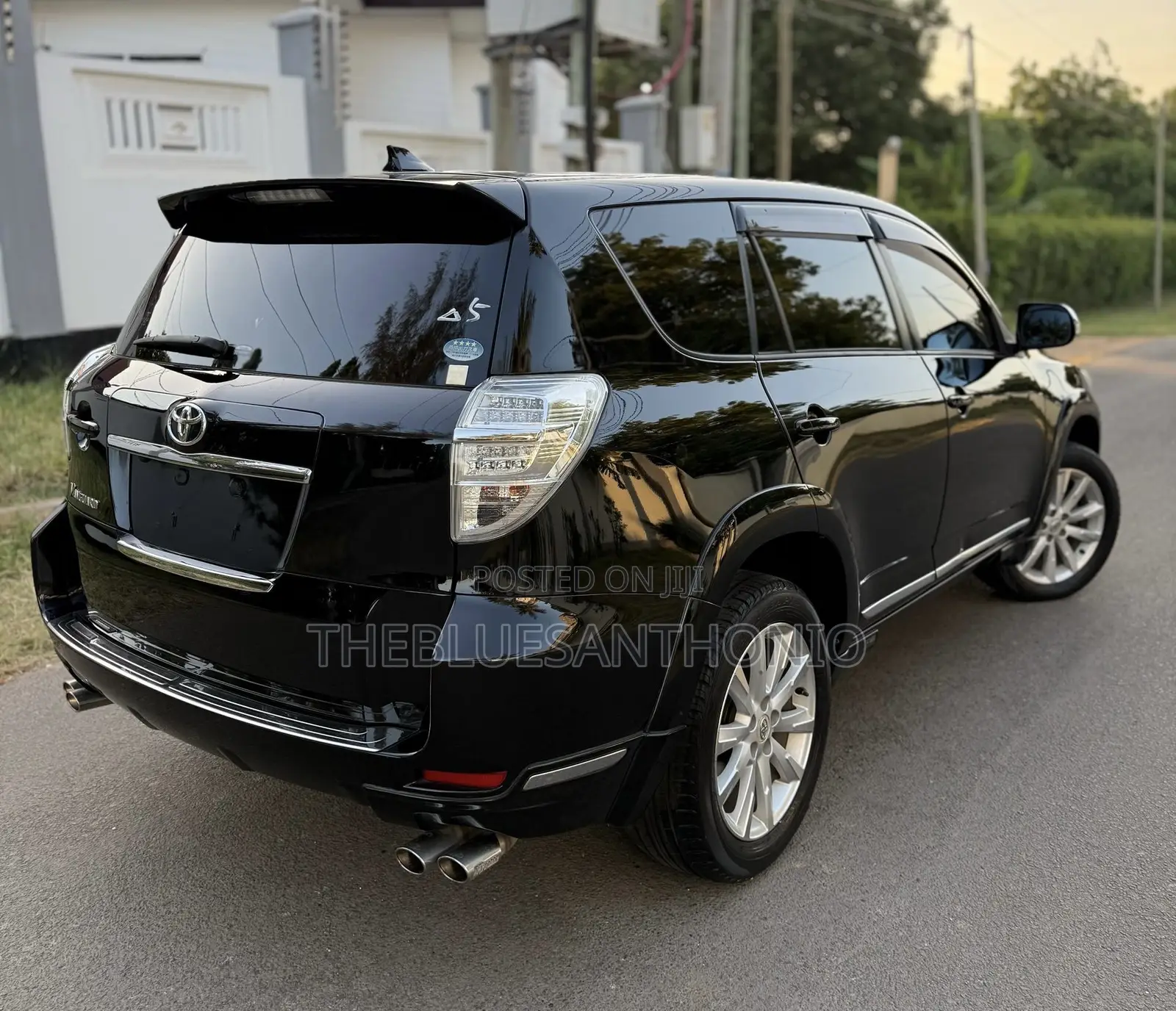 Toyota Vanguard 2013 Black
