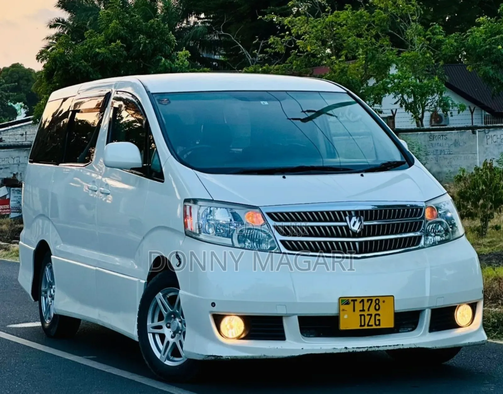 Toyota Alphard 2.4 Petrol AWD 2005 White