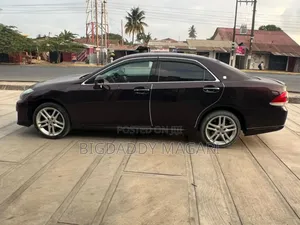 Toyota Crown 2011 Black