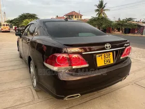 Toyota Crown 2011 Black