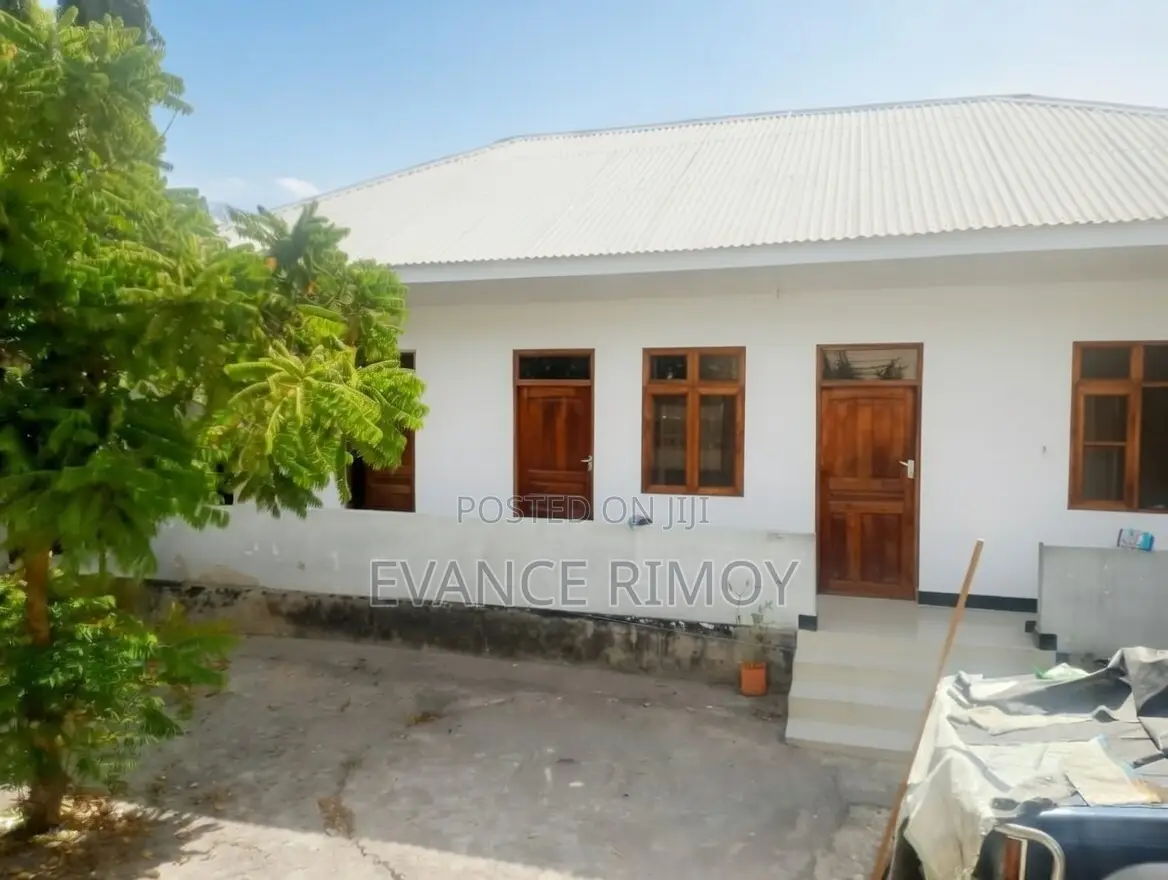 7bdrm Bungalow in Yombo Vituka for rent
