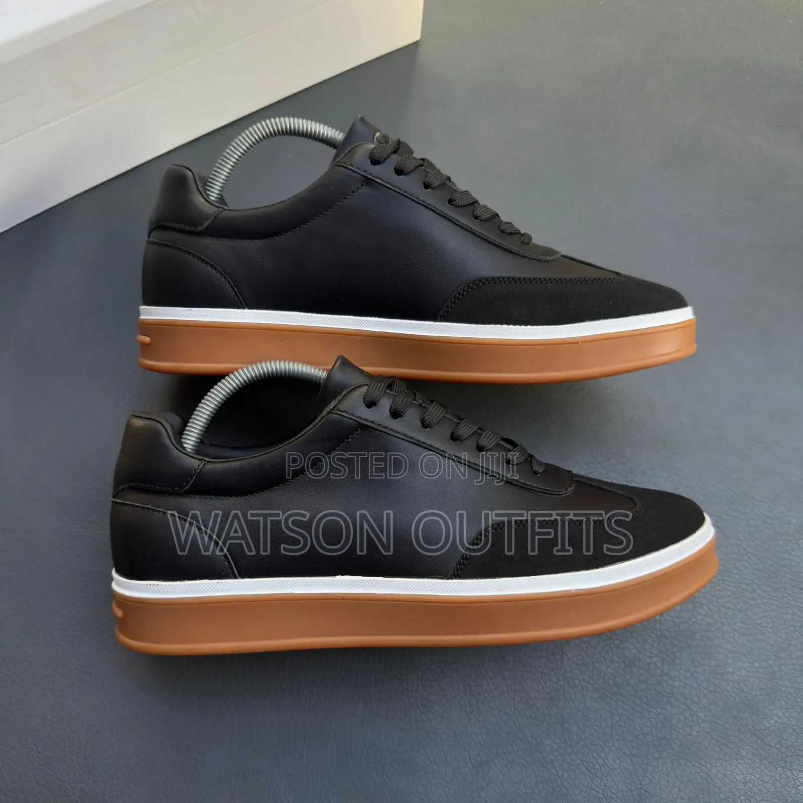 Men's Leather Shoes Differently Designed and Classically Top