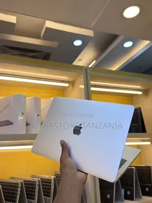 New Laptop Apple MacBook Pro 2017 8GB Intel Core I5 SSD 256GB