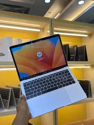 New Laptop Apple MacBook Pro 2017 8GB Intel Core I5 SSD 256GB