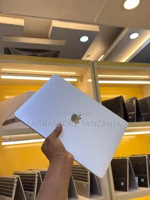 New Laptop Apple MacBook Pro 2017 8GB Intel Core I5 SSD 256GB