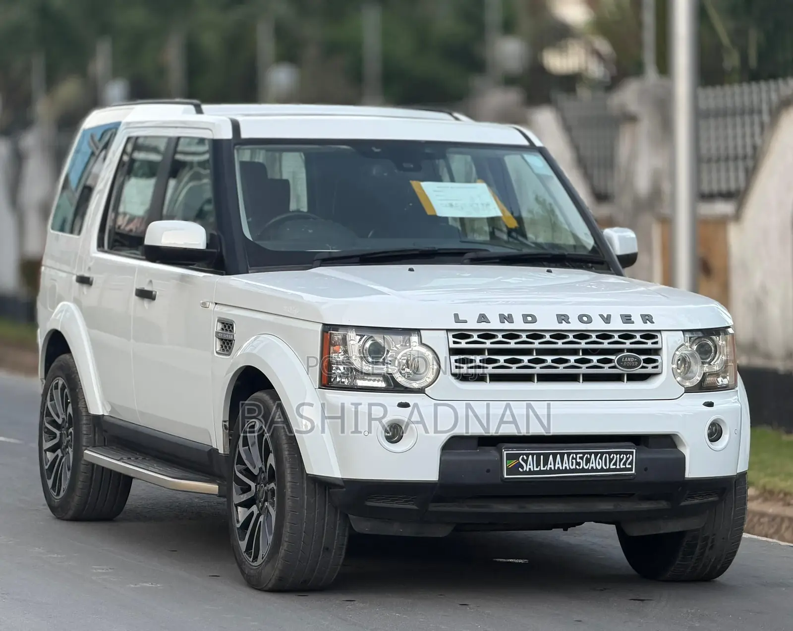Land Rover Discovery 2013 White