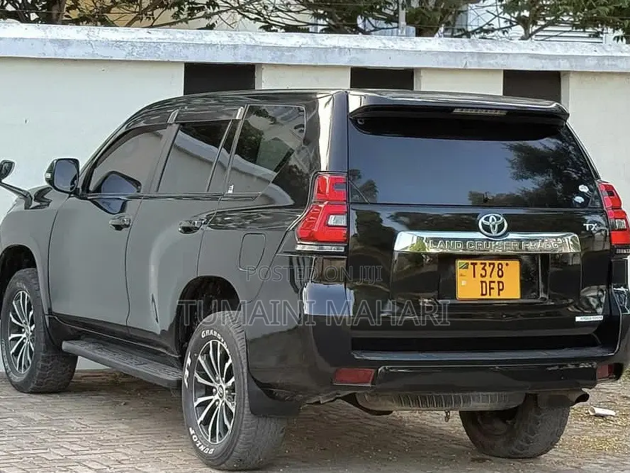 Toyota Land Cruiser Prado 2010 Black