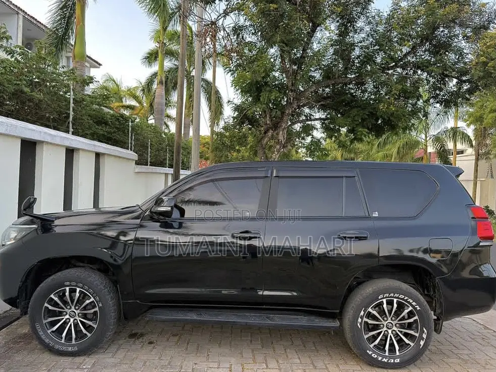 Toyota Land Cruiser Prado 2010 Black