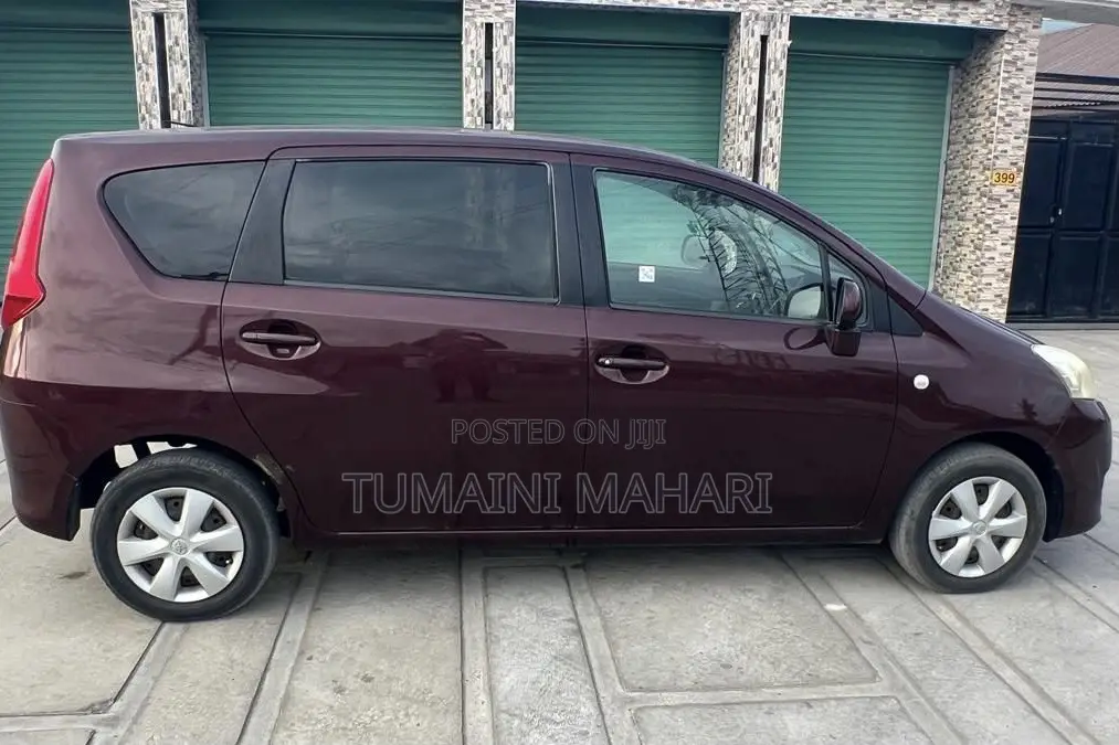 Toyota Passo Sette 2009 Maroon