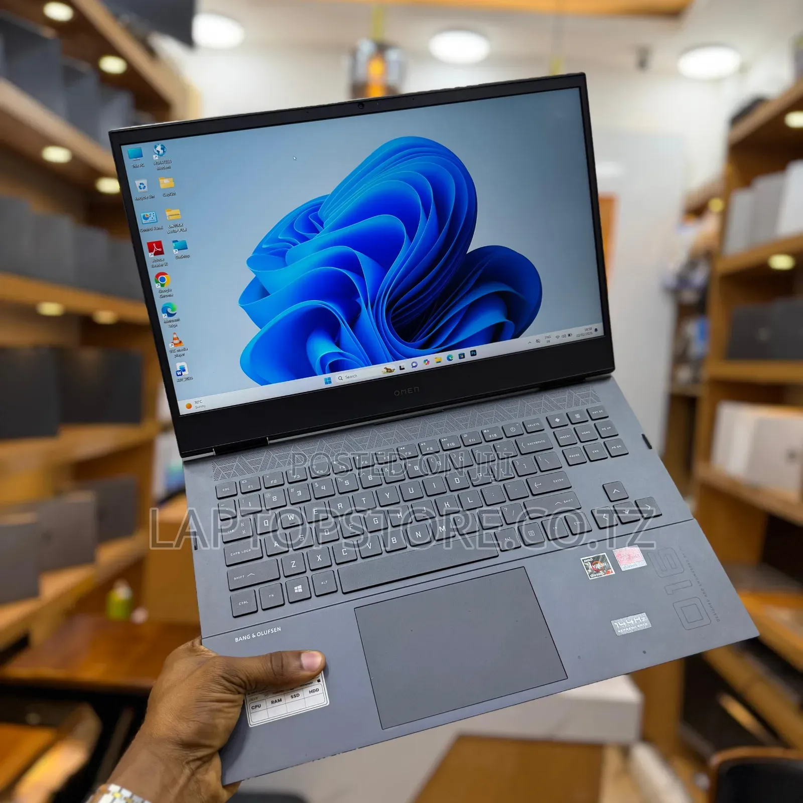New Laptop HP Omen 16 8GB AMD Ryzen 7 SSD 512GB