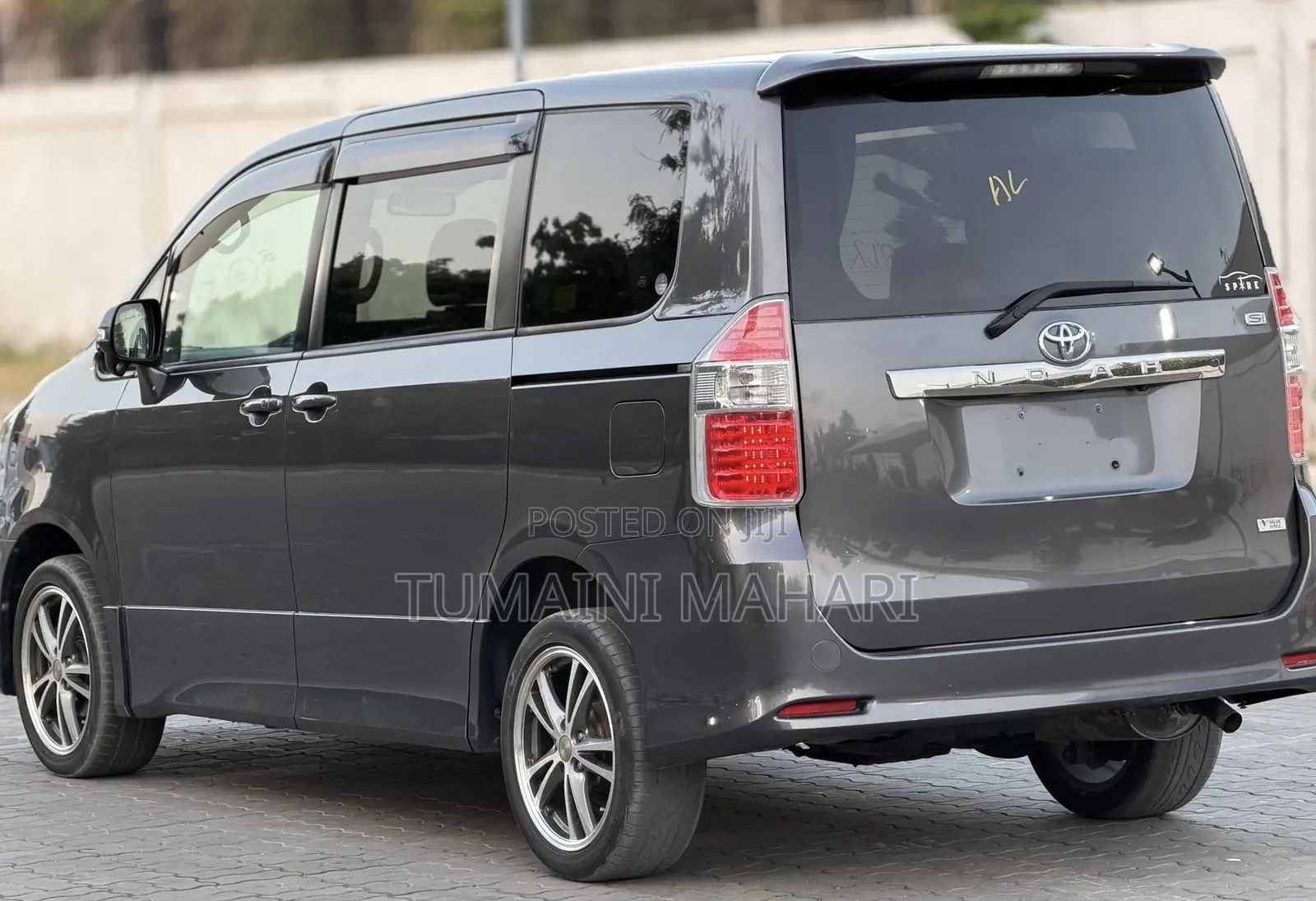 Toyota Noah 2009 Gray