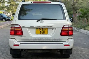 Toyota Land Cruiser 2000 White