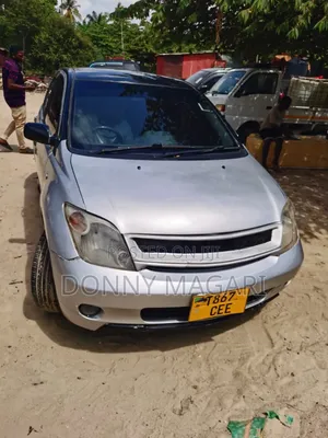 Toyota IST 2004 Silver