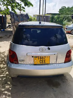 Toyota IST 2004 Silver