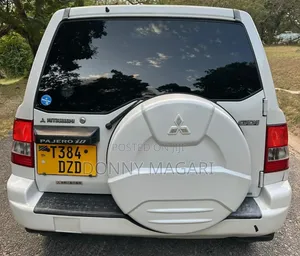 Mitsubishi Pajero 2003 White