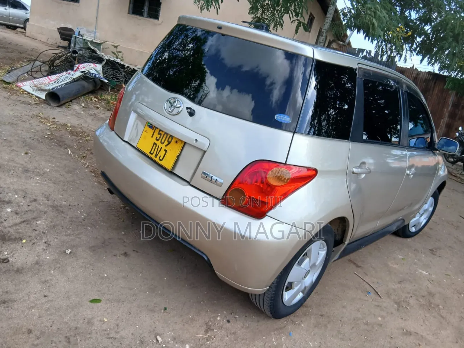 Toyota IST 2004 Gold