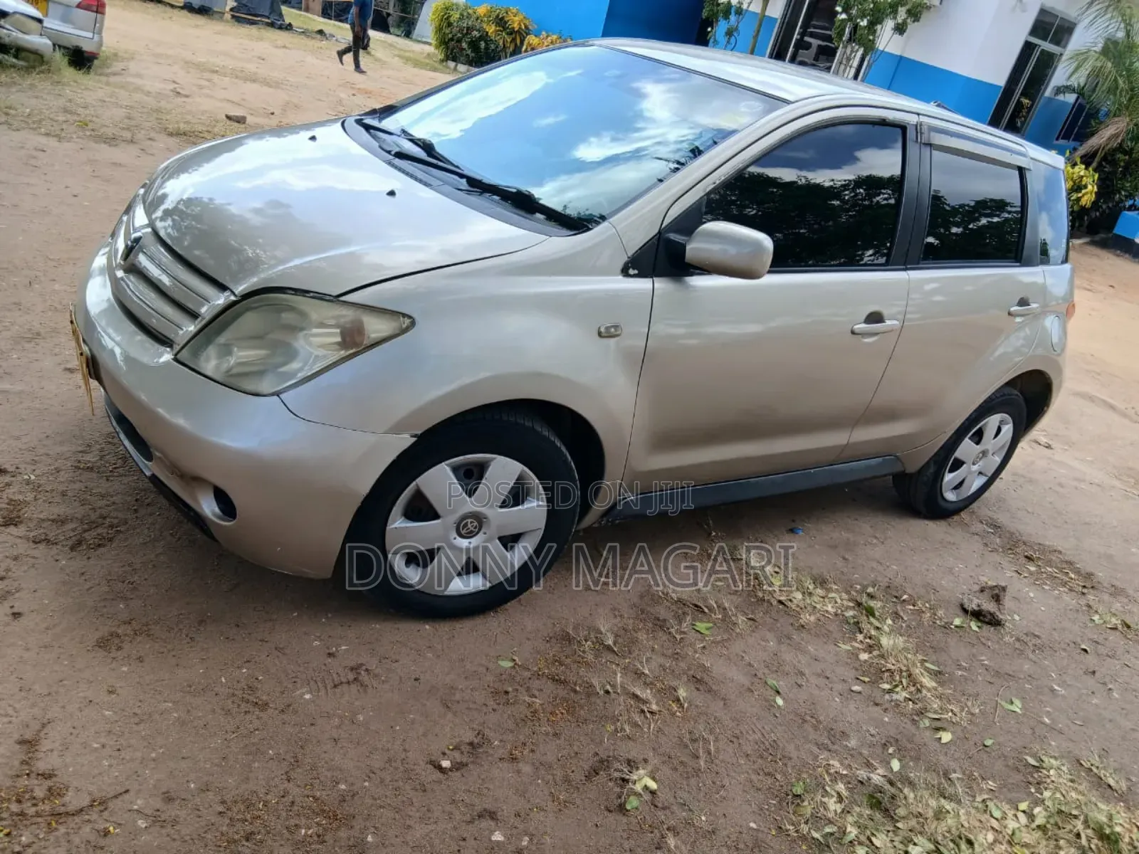 Toyota IST 2004 Gold