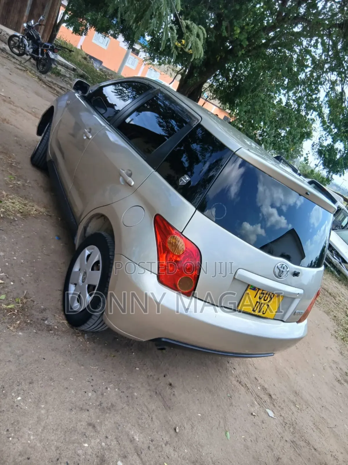 Toyota IST 2004 Gold