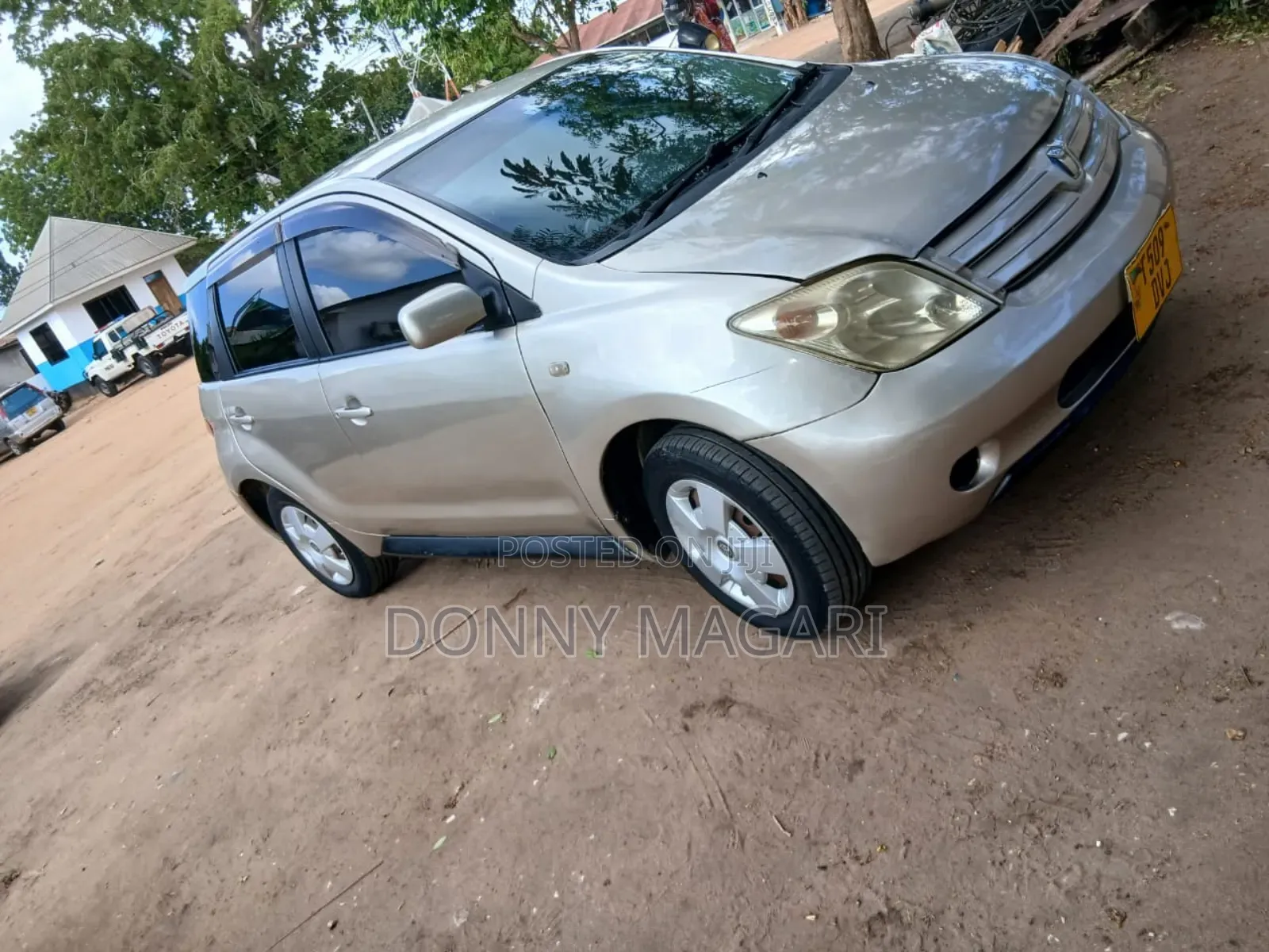 Toyota IST 2004 Gold