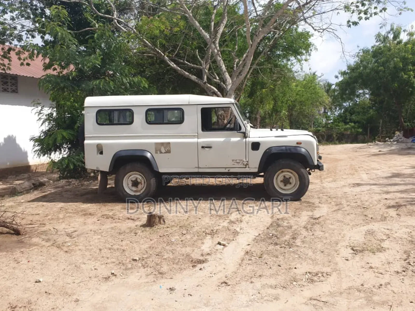 Land Rover Defender 2022 White