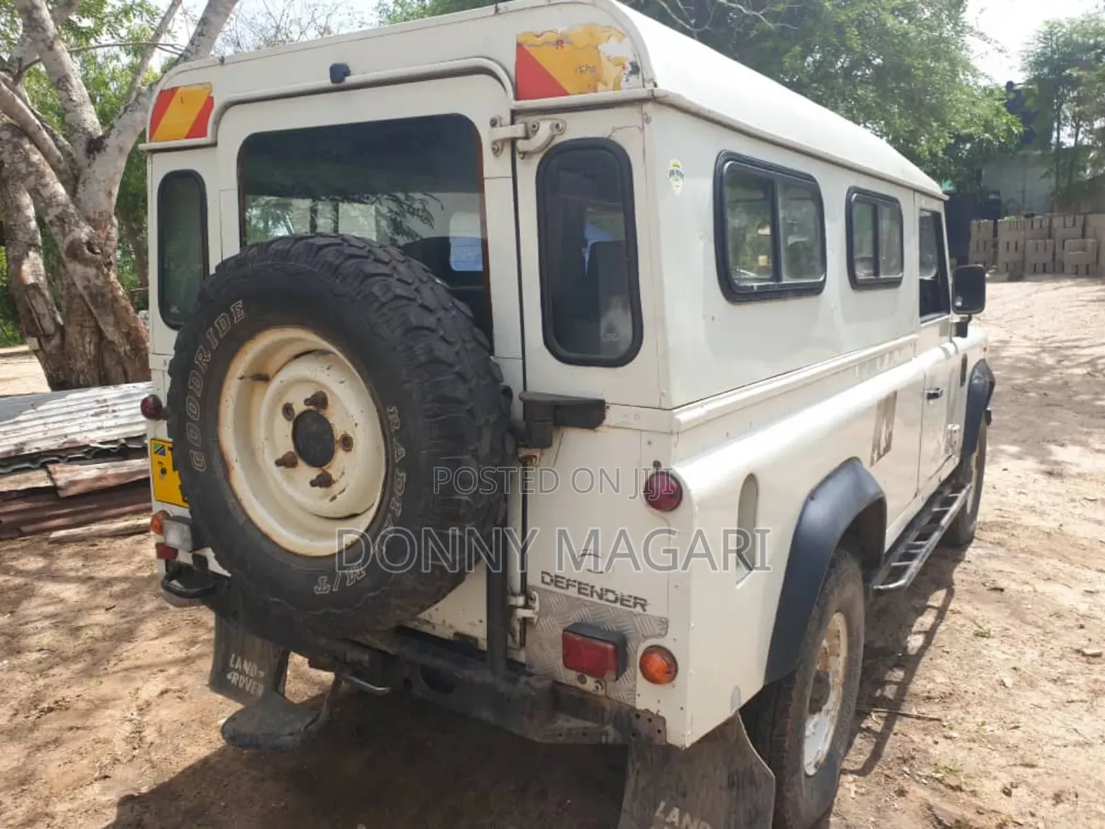 Land Rover Defender 2022 White