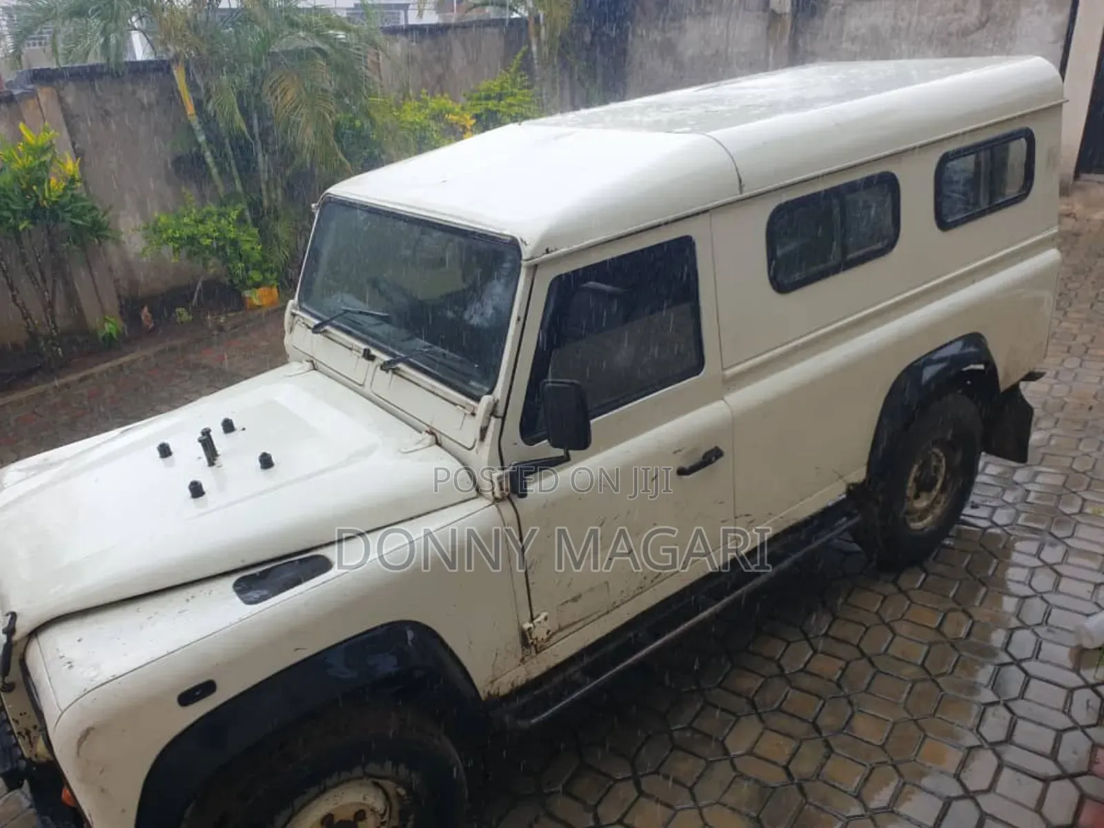 Land Rover Defender 2022 White