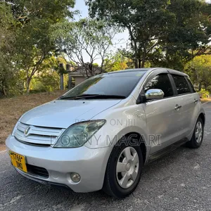 Toyota IST 2004 Silver