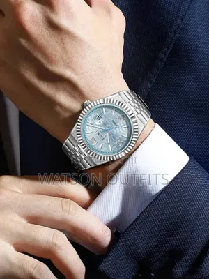 Men's New Watches Beautifully Looking on Hands