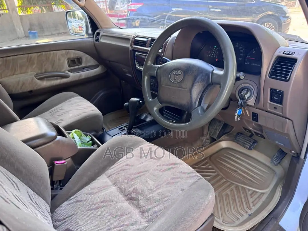 Toyota Land Cruiser Prado 2002 White