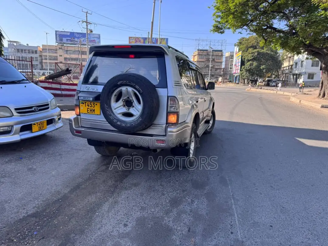 Toyota Land Cruiser Prado 2002 White