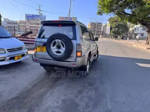 Toyota Land Cruiser Prado 2002 White