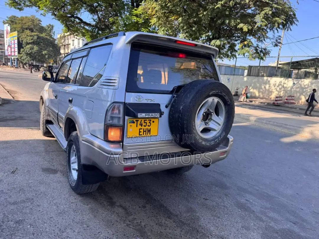 Toyota Land Cruiser Prado 2002 White