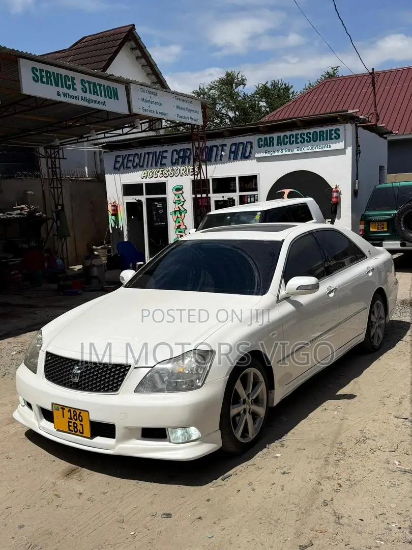 Toyota Crown 2006 Pearl