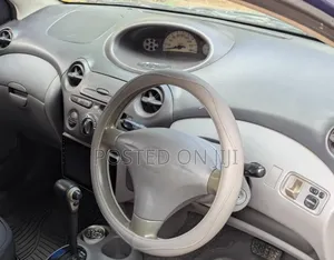 Toyota Vitz 2005 Blue