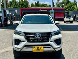 Toyota Fortuner 2021 White