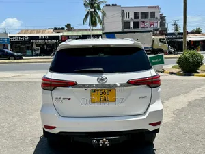Toyota Fortuner 2021 White