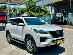 Toyota Fortuner 2021 White