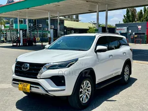 Toyota Fortuner 2021 White