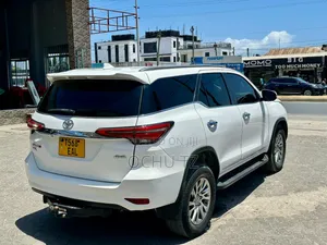 Toyota Fortuner 2021 White