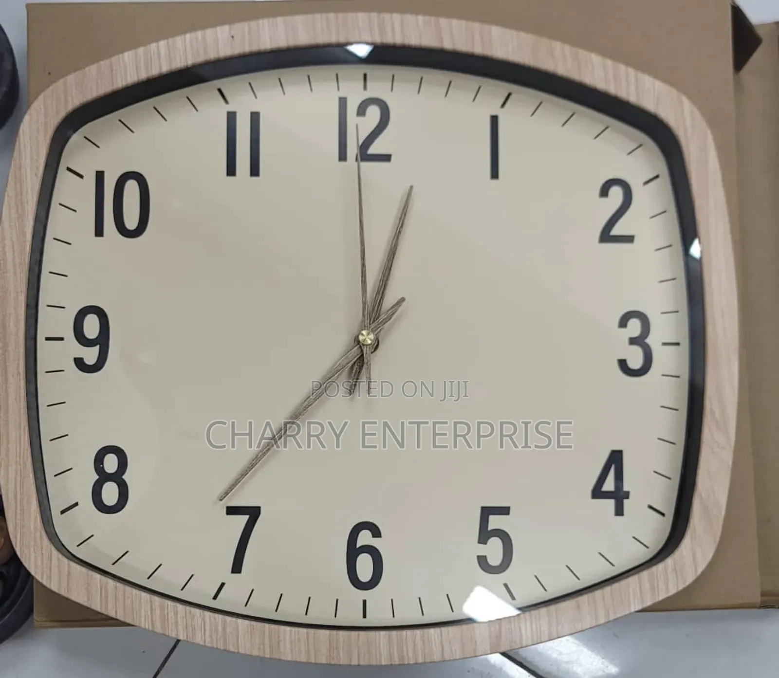 High Quality Wall Clock 
Saa Ya Ukutani