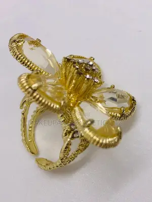 Flower Crystal Ring in a Golden-Tone Metal